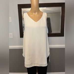 MM. Lefleur sleeveless v neck shirt